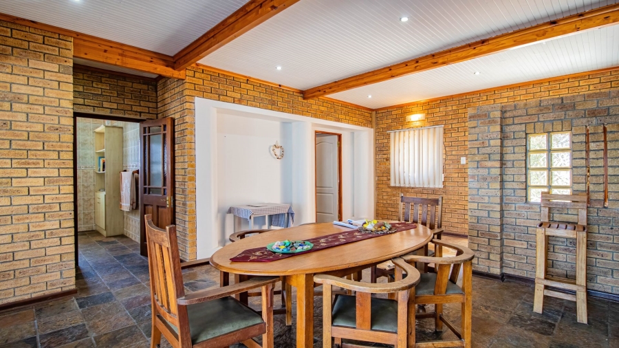 4 Bedroom Property for Sale in Pearl Bay Western Cape